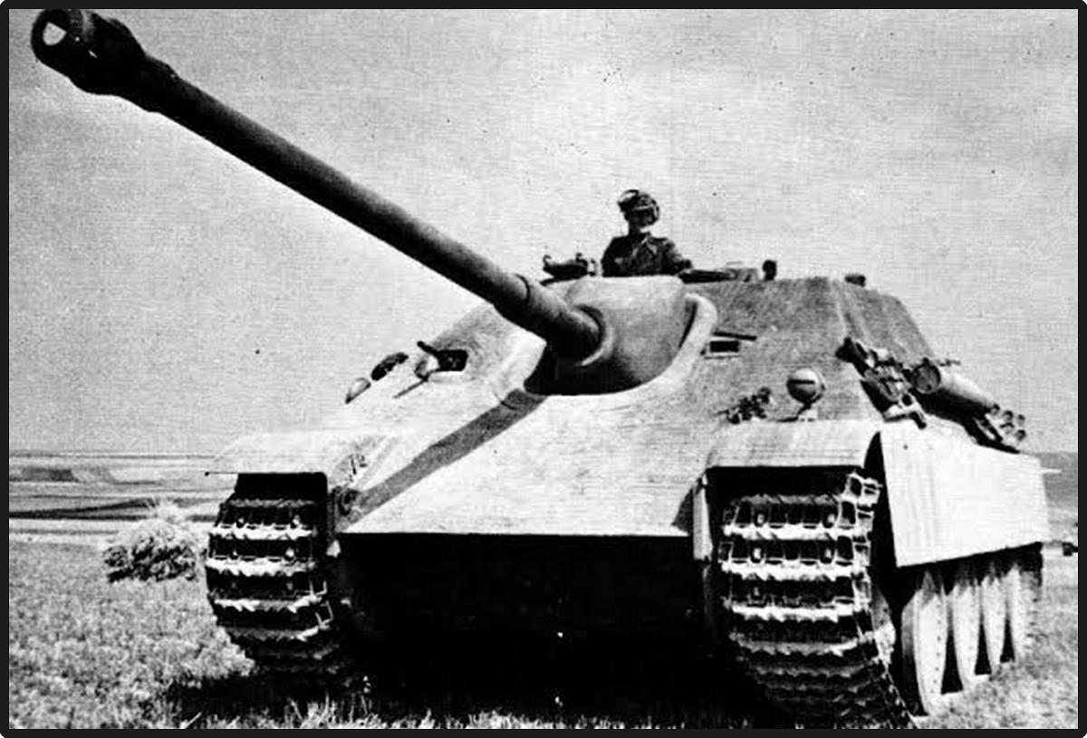 Archival photograph of the original Jagdpanther Sd.Kfz. 173 tank destroyer.