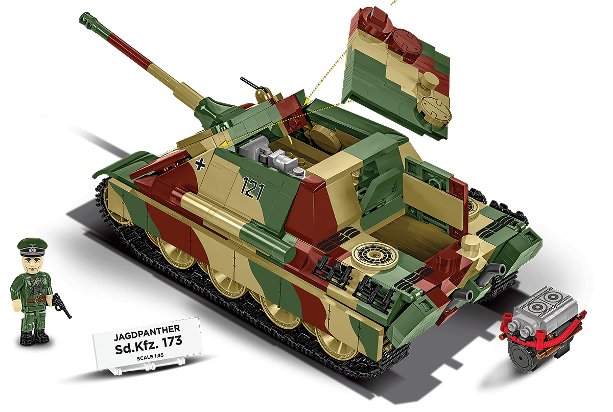 View of the complete set featuring the Jagdpanther Sd.Kfz. 173 model, a figure, a collector’s nameplate, open hatches and a brick-built engine model displayed next to the vehicle.
